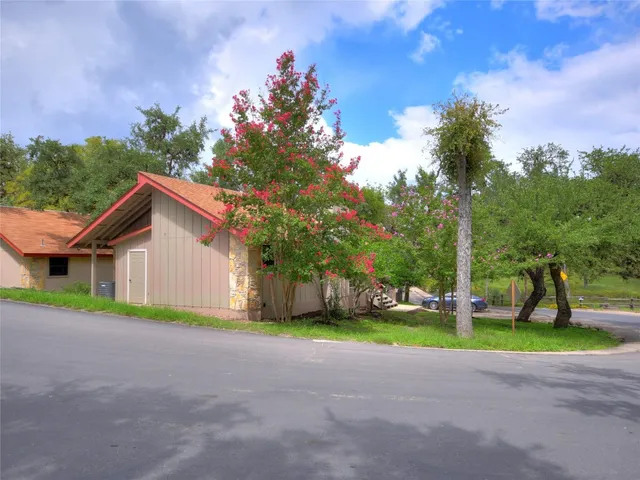 $1,750 | 154 Woodcreek Drive, Unit 13, Wimberley, TX 78676