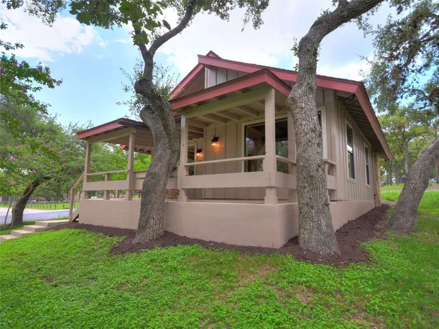 $1,750 | 154 Woodcreek Drive, Unit 13, Wimberley, TX 78676