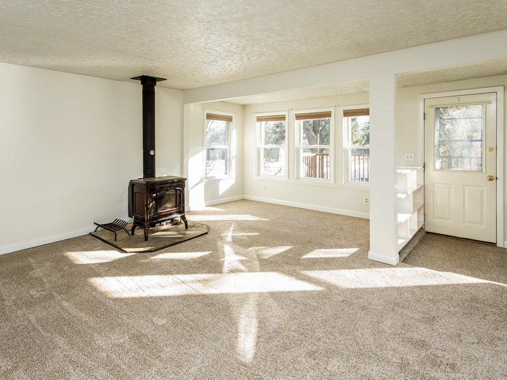 320 Hotel Road Auburn, ME 04210 - Photo 13 of 38 Living Room