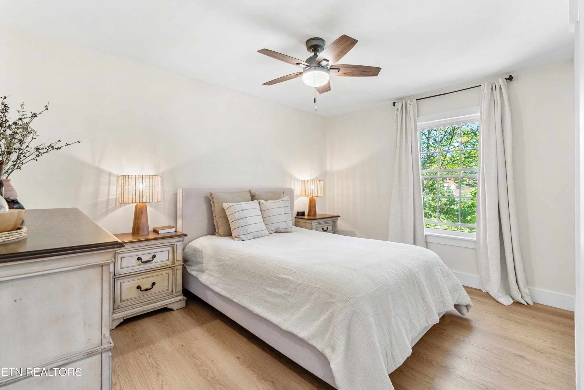 337 Farmer's Hollow Road Clinton, TN 37716 - Photo 29 of 49 a bedroom with a large bed and a chandelier