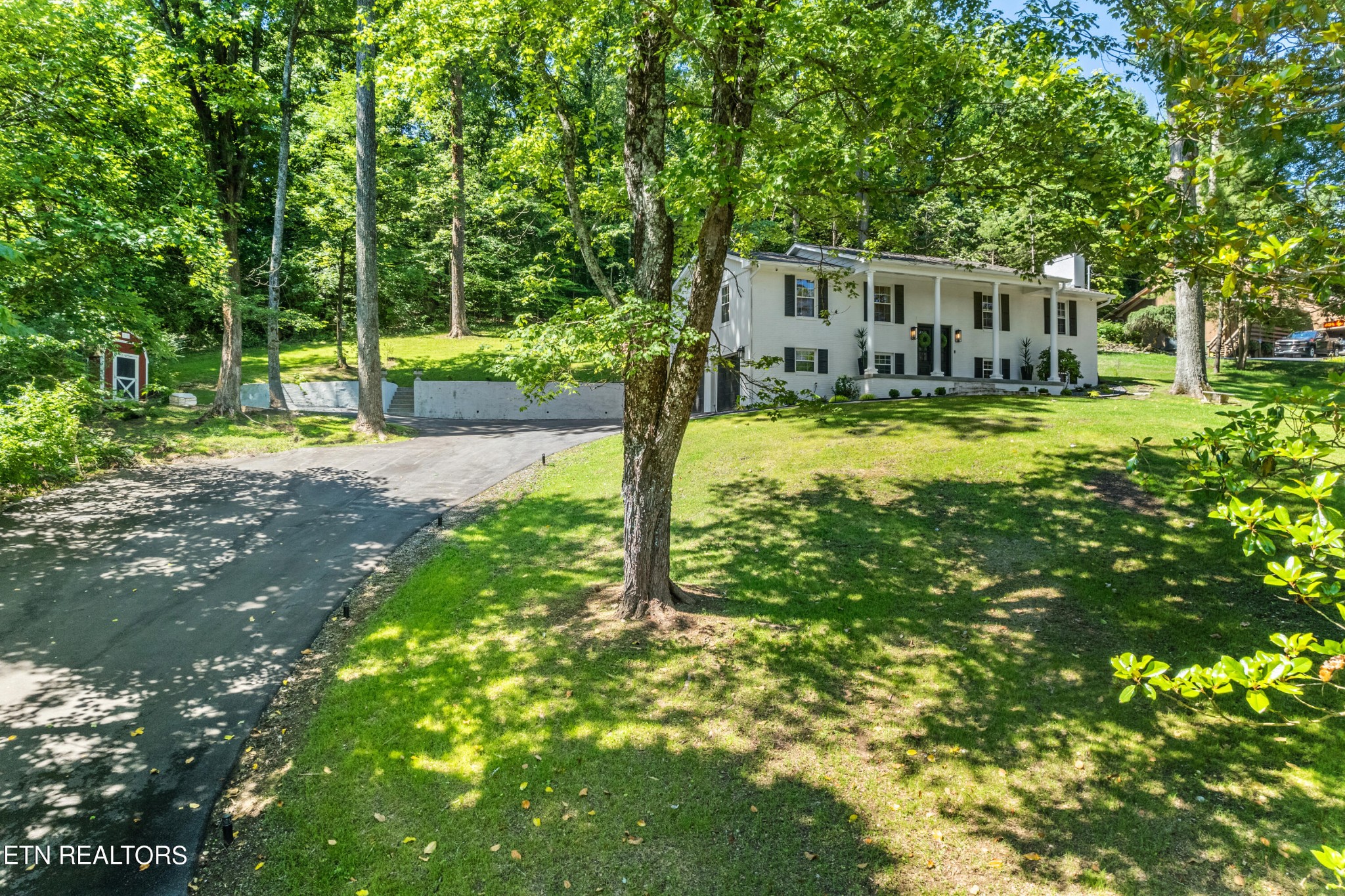 337 Farmer's Hollow Road Clinton, TN 37716 - Photo 4 of 49 a view of a house with a yard