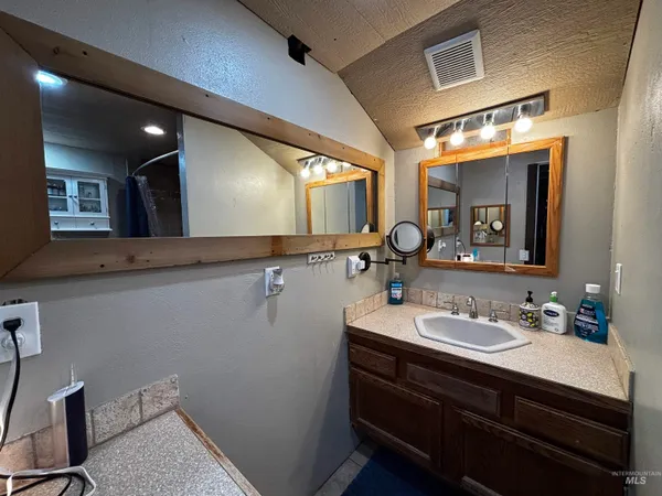 $345,000 | 2217 4000 North, Filer, ID 83328