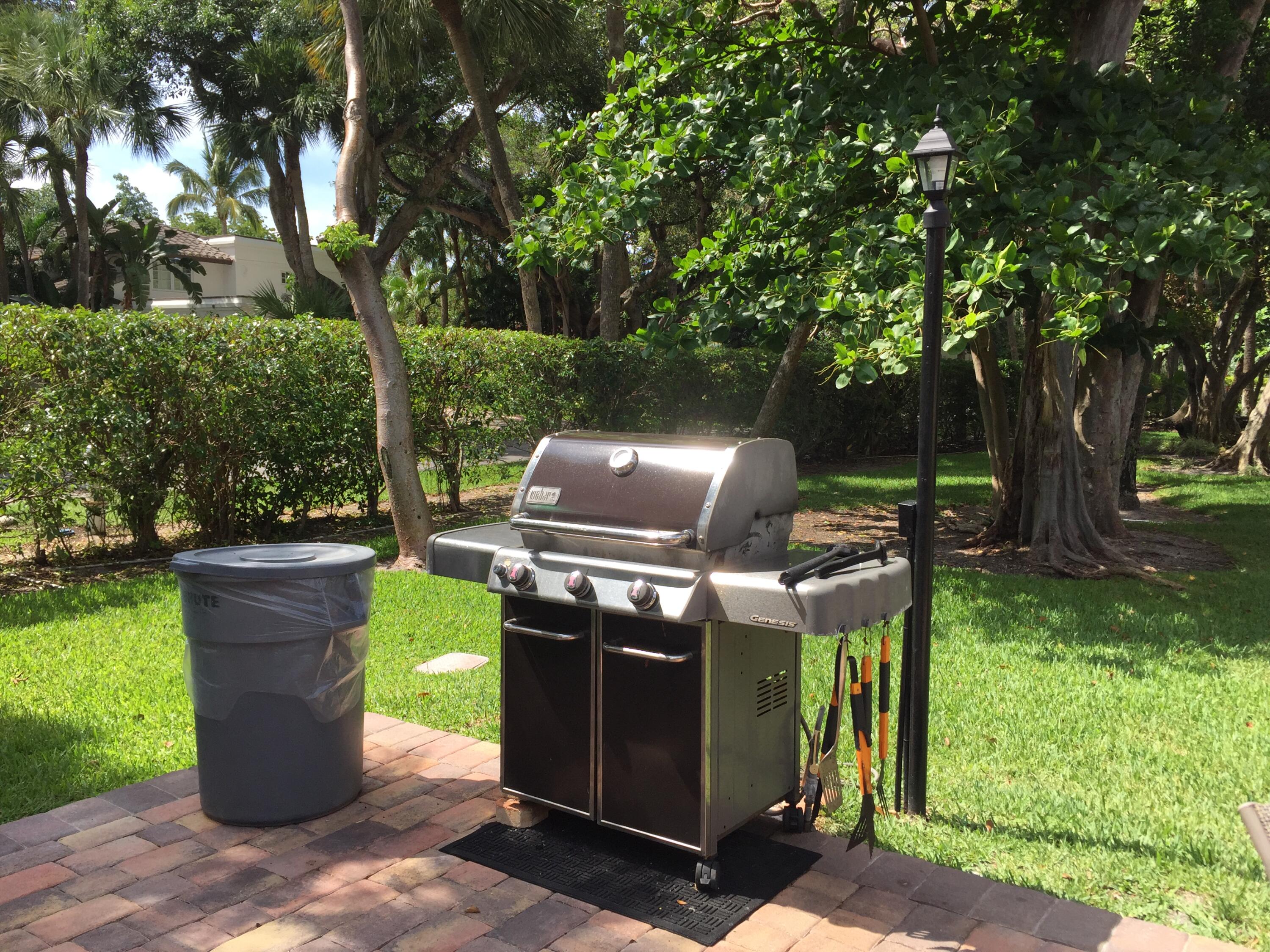 951 De Soto Road, Unit 2300 Boca Raton, FL 33432 - Photo 28 of 29 a view of a garden with sitting area