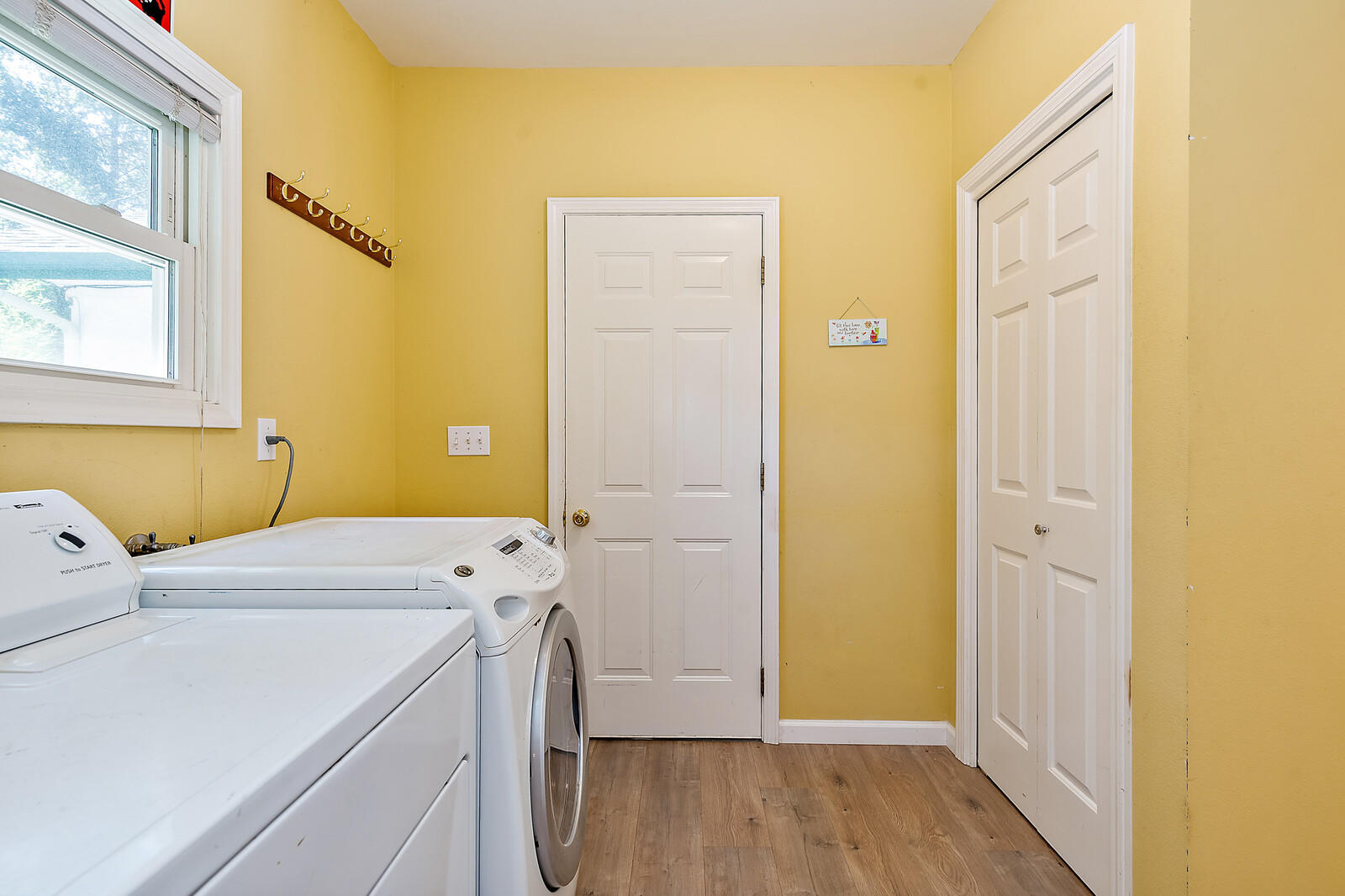 2833 Lower River Road Grants Pass, OR 97526 - Photo 14 of 60 Laundry room!