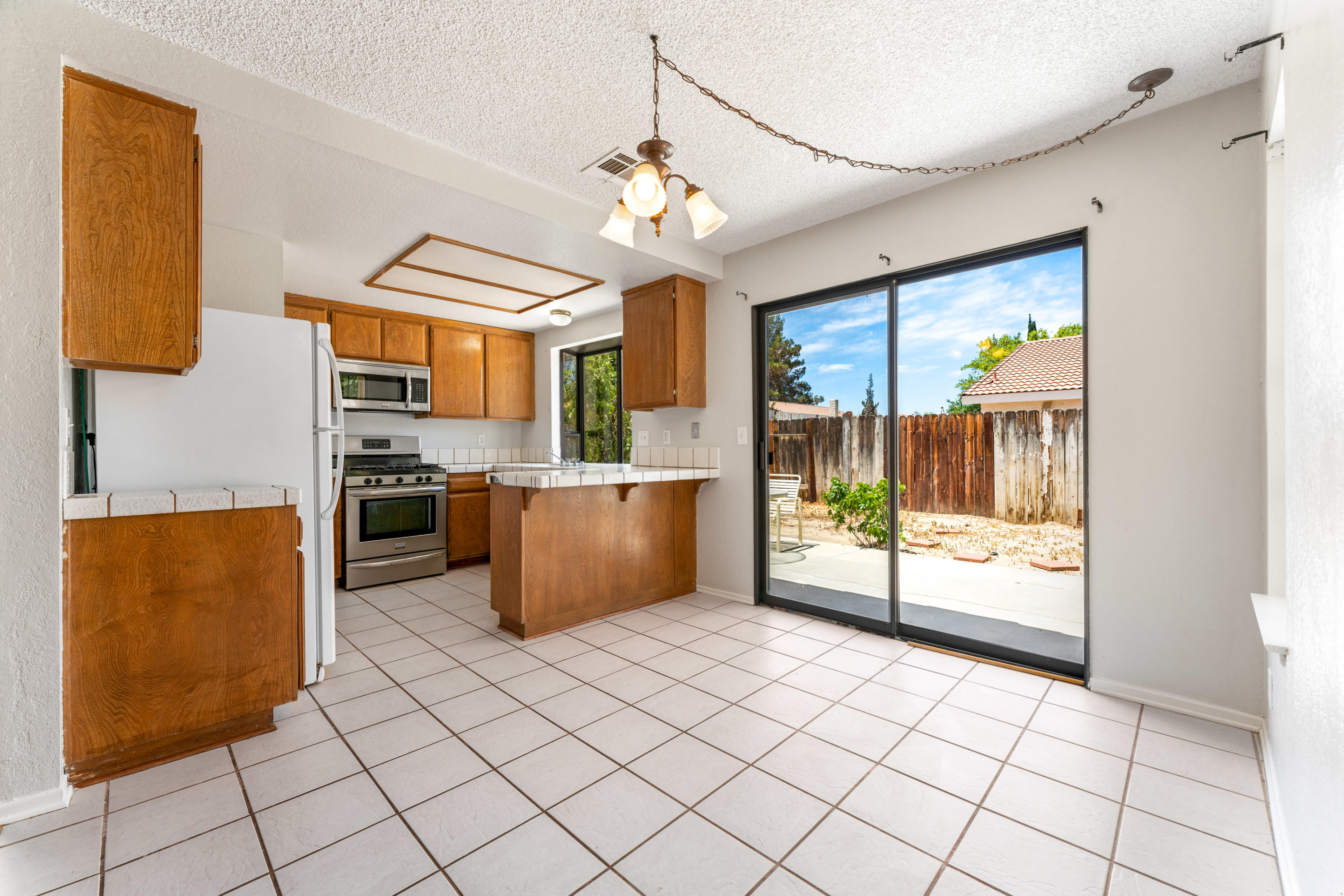 4630 Table Mountain Road Palmdale, CA 93552 - Photo 11 of 29 4630 Table Mountain Rd_InView-Media-11