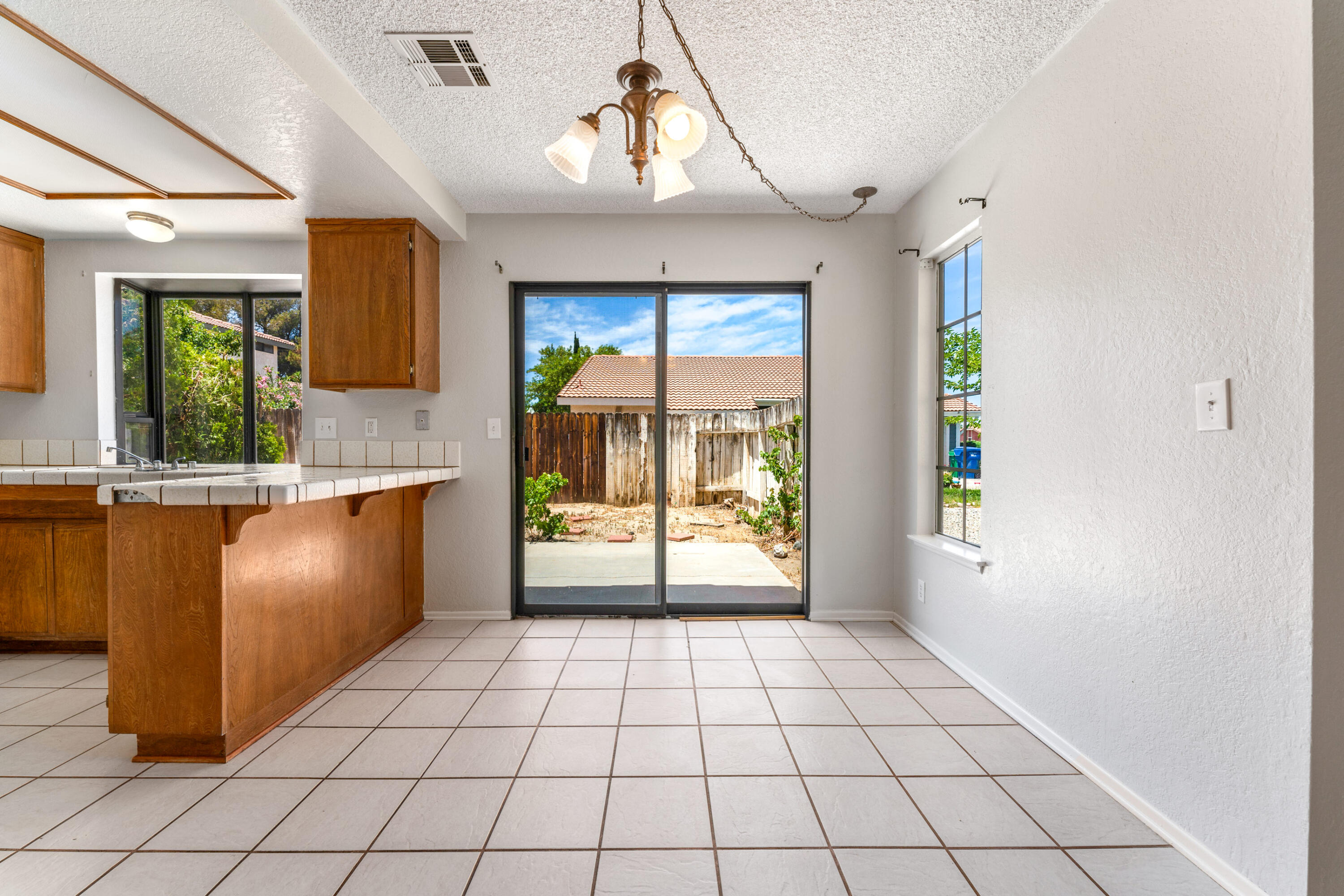 4630 Table Mountain Road Palmdale, CA 93552 - Photo 13 of 29 4630 Table Mountain Rd_InView-Media-10