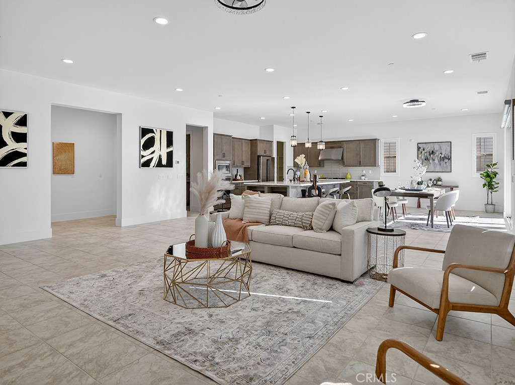 32441 Toyon Road Temecula, CA 92591 - Photo 6 of 47 Living Room