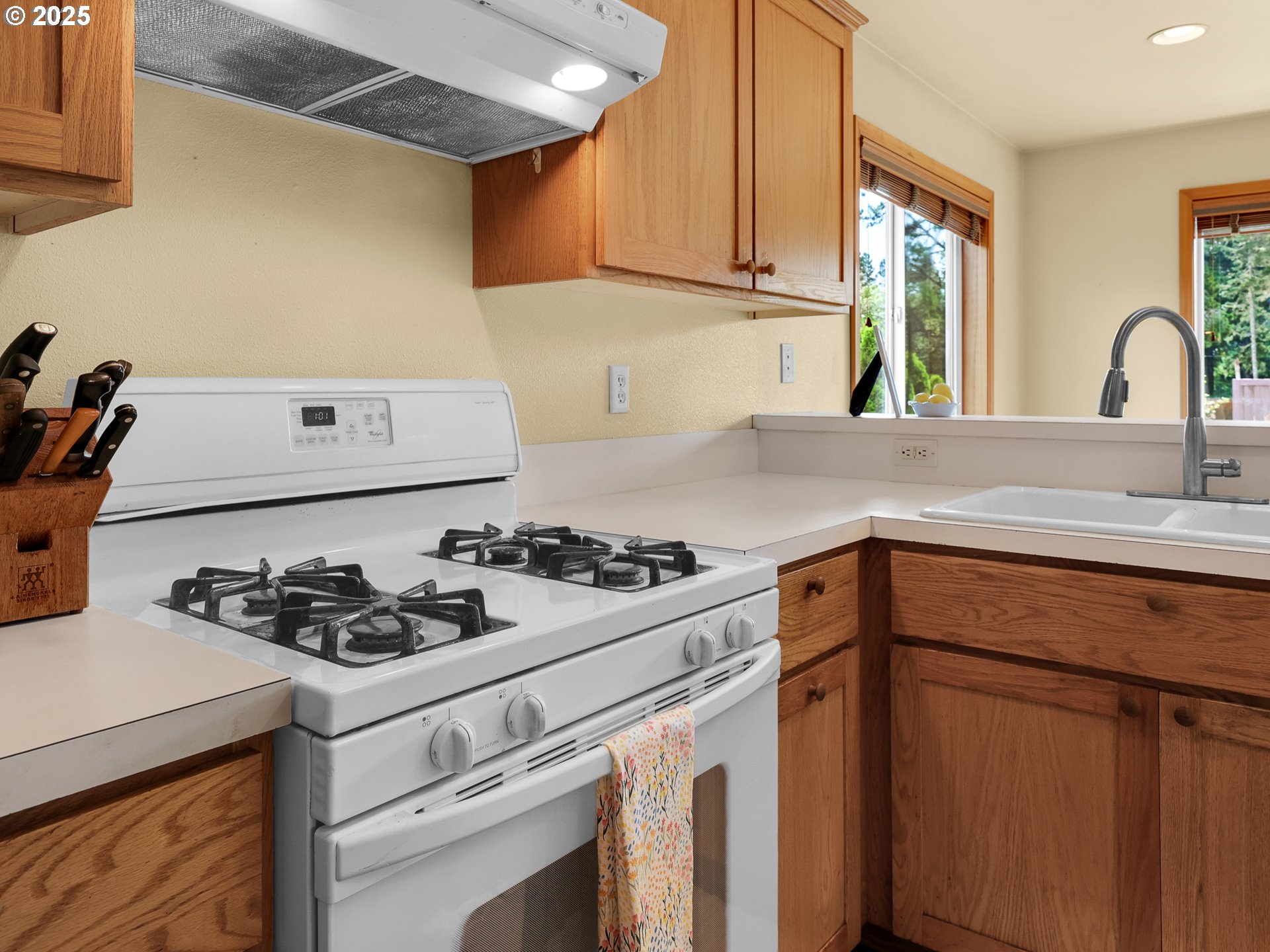 1305 Sandy Ridge Road Gearhart, OR 97138 - Photo 31 of 48 Kitchen