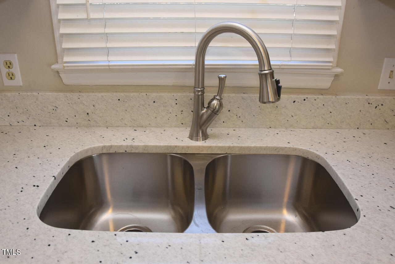 4960 Royal Adelaide Way Raleigh, NC 27604 - Photo 16 of 52 Kitchen