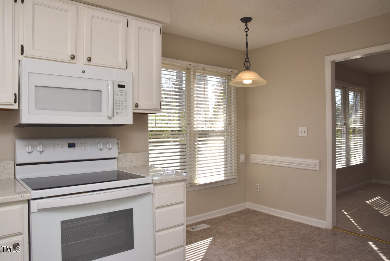 4960 Royal Adelaide Way Raleigh, NC 27604 - Photo 18 of 52 Kitchen