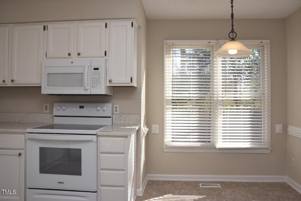 4960 Royal Adelaide Way Raleigh, NC 27604 - Photo 19 of 52 Kitchen