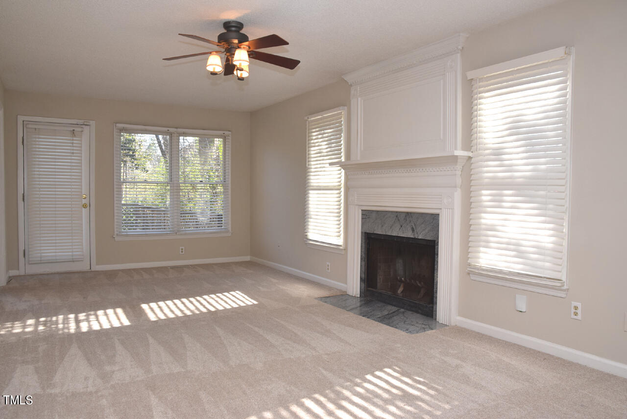 4960 Royal Adelaide Way Raleigh, NC 27604 - Photo 10 of 52 Living Room