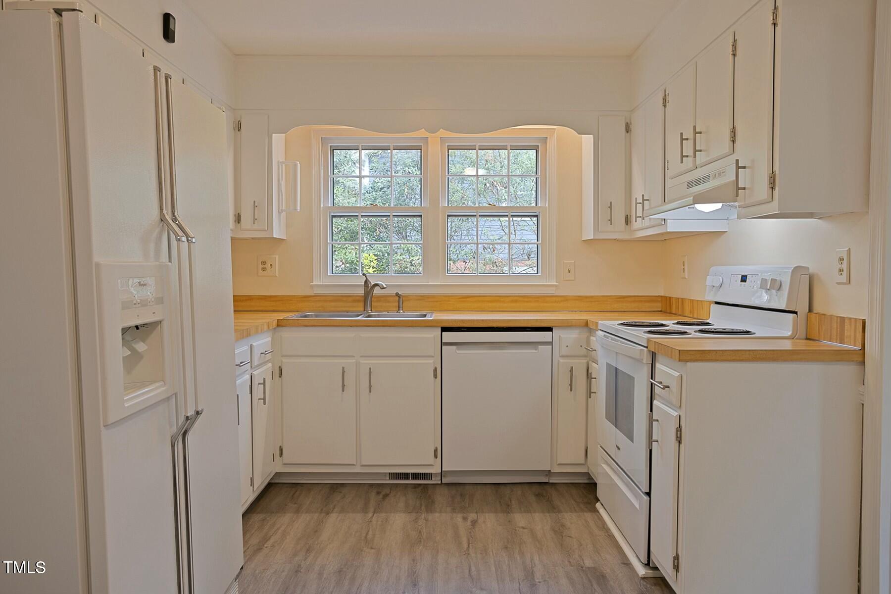 7605 Mine Valley Road Raleigh, NC 27615 - Photo 5 of 30 Light and bright kitchen.