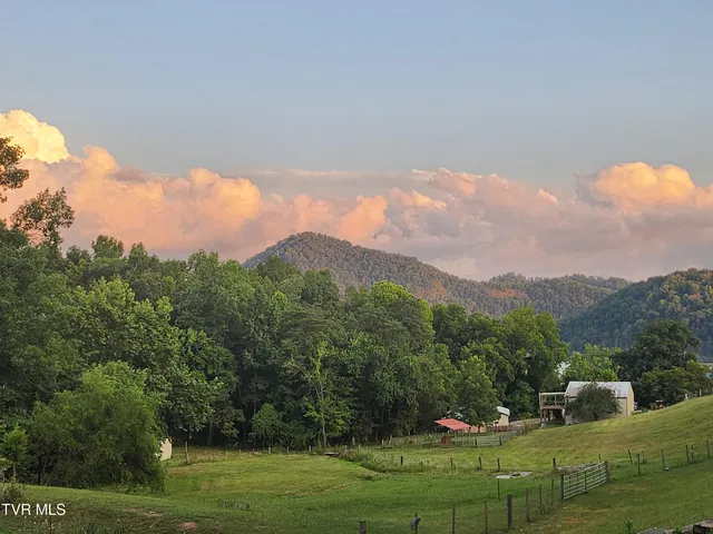 $724,500 | 9514 Highway 11W, Mooresburg, TN 37811