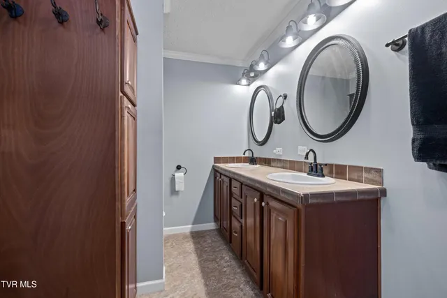 $724,500 | 9514 Highway 11W, Mooresburg, TN 37811