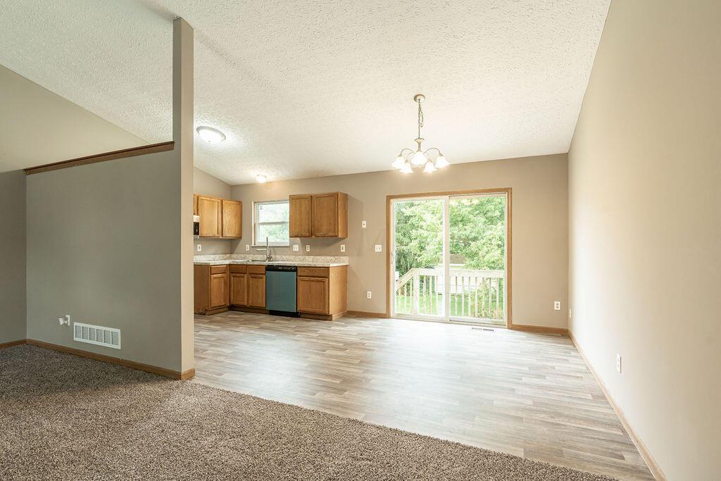 2731 Raphael Drive Columbus, OH 43232 - Photo 7 of 18 R1 (7)