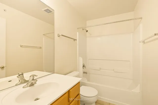 $395,000 | 1463 Yellowstone Drive, Streamwood, IL 60107