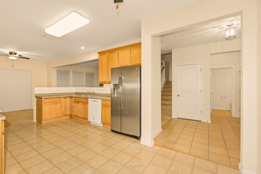 1463 Yellowstone Drive Streamwood, IL 60107 - Photo 8 of 33