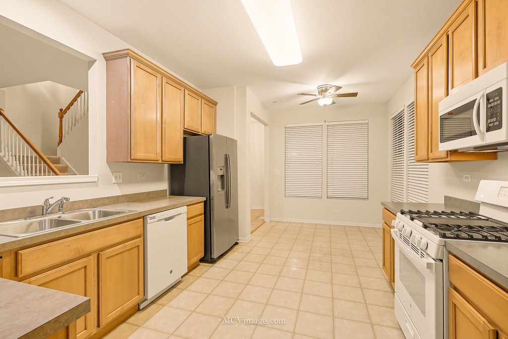 1463 Yellowstone Drive Streamwood, IL 60107 - Photo 9 of 33