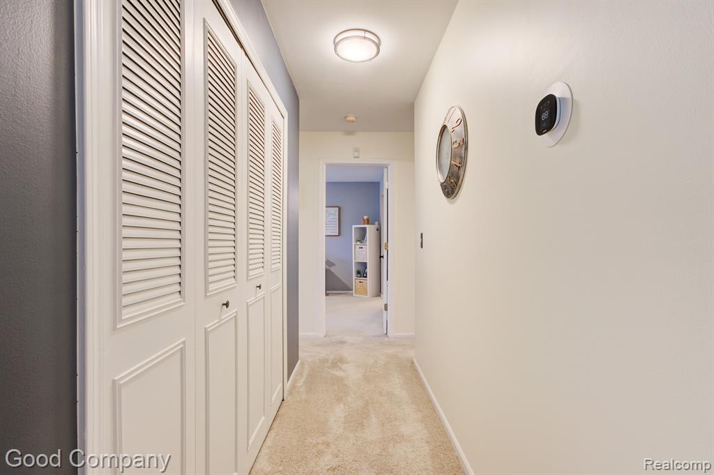 228 Meadow Ln Circle Rochester Hills, MI 48307 - Photo 14 of 32