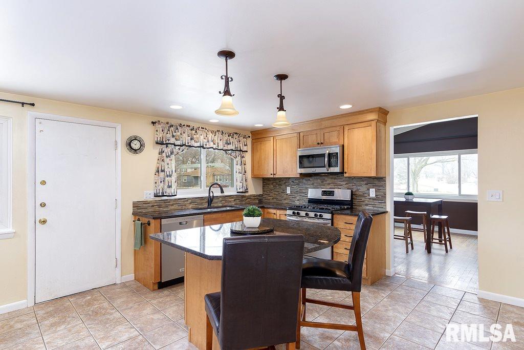 9 Watch Hill Road Rock Island, IL 61201 - Photo 12 of 24 Gallery Image 12