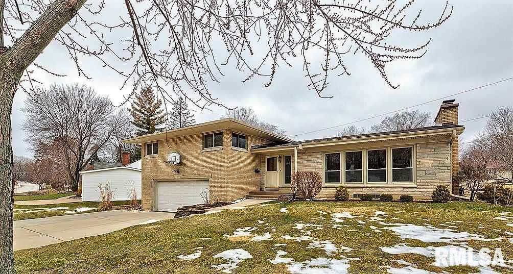 9 Watch Hill Road Rock Island, IL 61201 - Photo 2 of 24 Gallery Image 2
