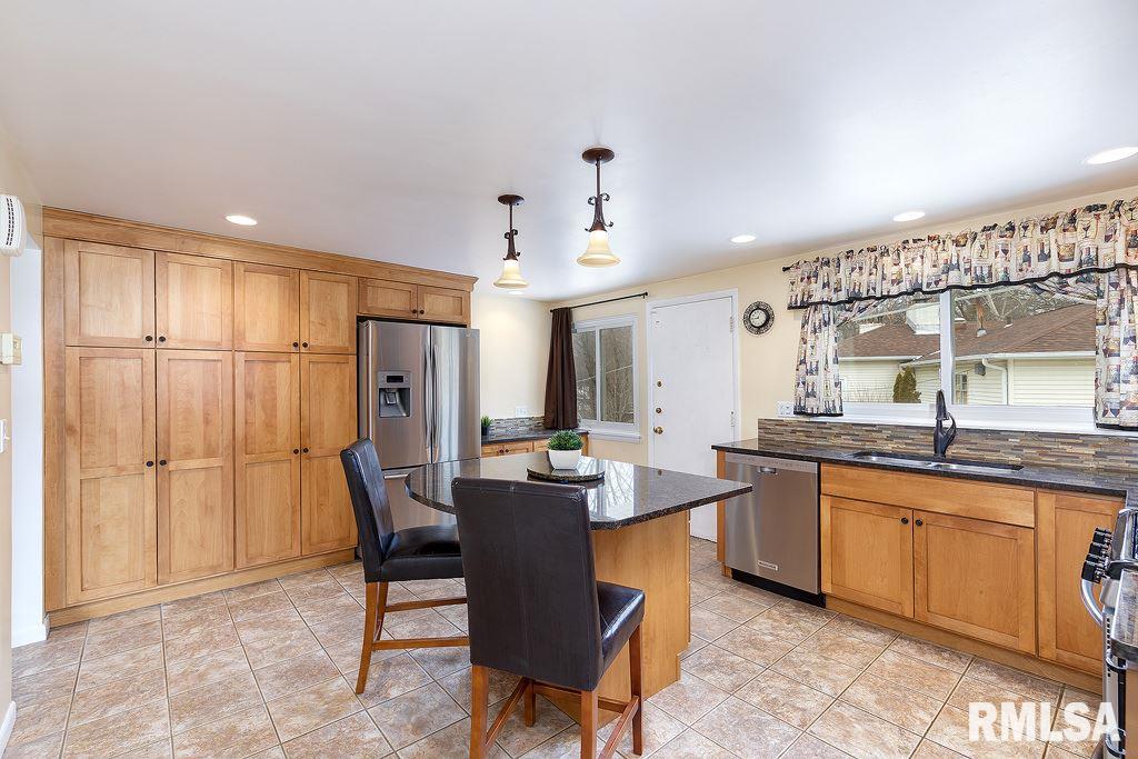 9 Watch Hill Road Rock Island, IL 61201 - Photo 10 of 24 Gallery Image 10