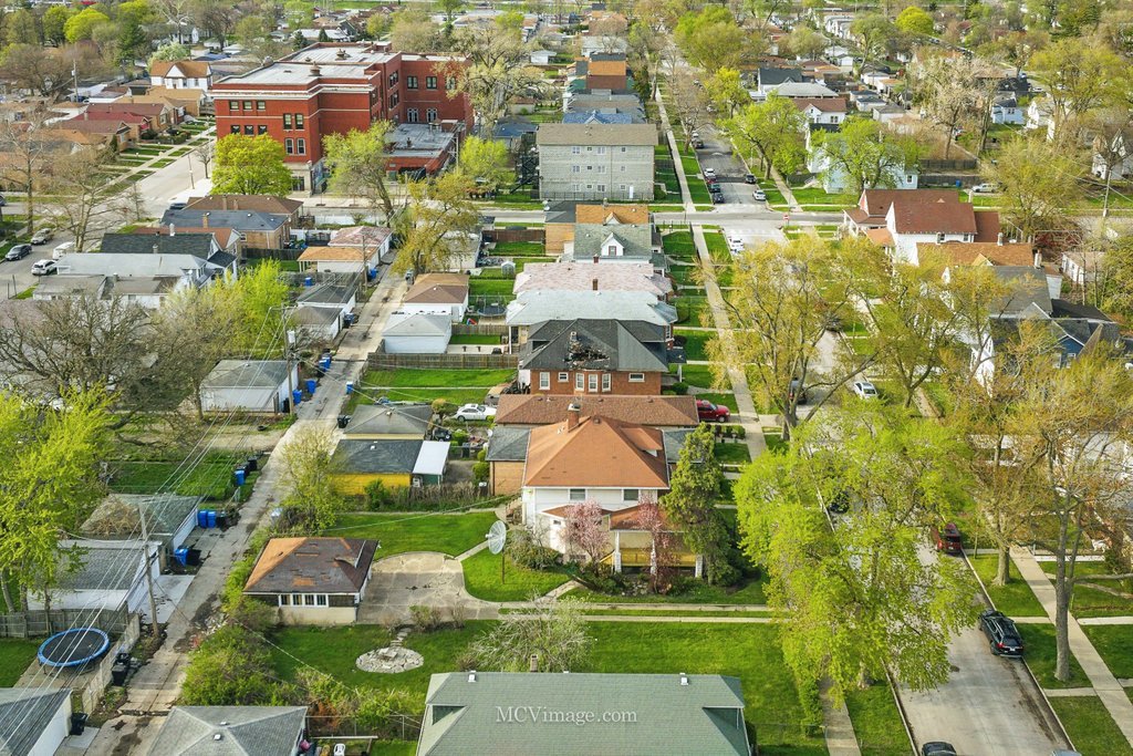 10130 South Lowe Avenue Chicago, IL 60628 - Photo 23 of 23 an aerial view of residential houses with outdoor space