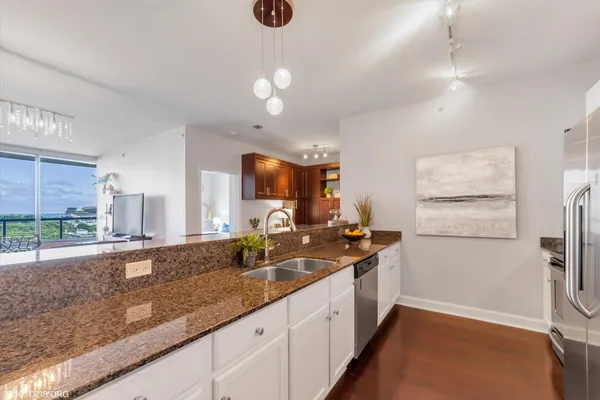 $359,900 | 100 East 14th Street, Unit 903, Chicago, IL 60605