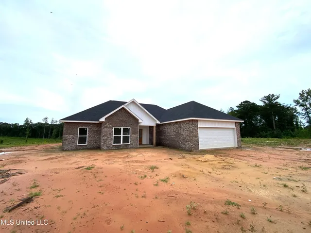 $305,660 | 786 Clyde B Road, Walnut Grove, MS 39189