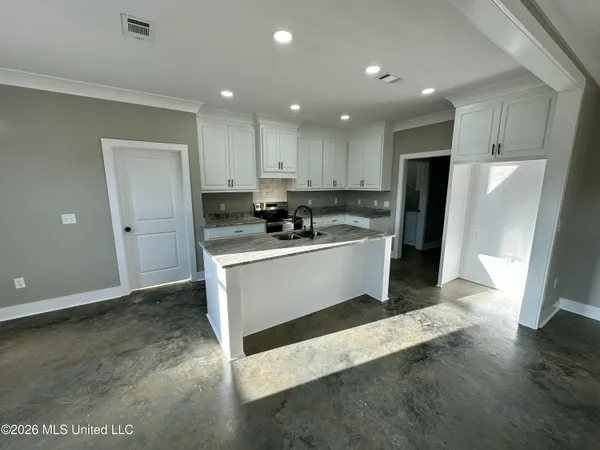 $305,660 | 786 Clyde B Road, Walnut Grove, MS 39189
