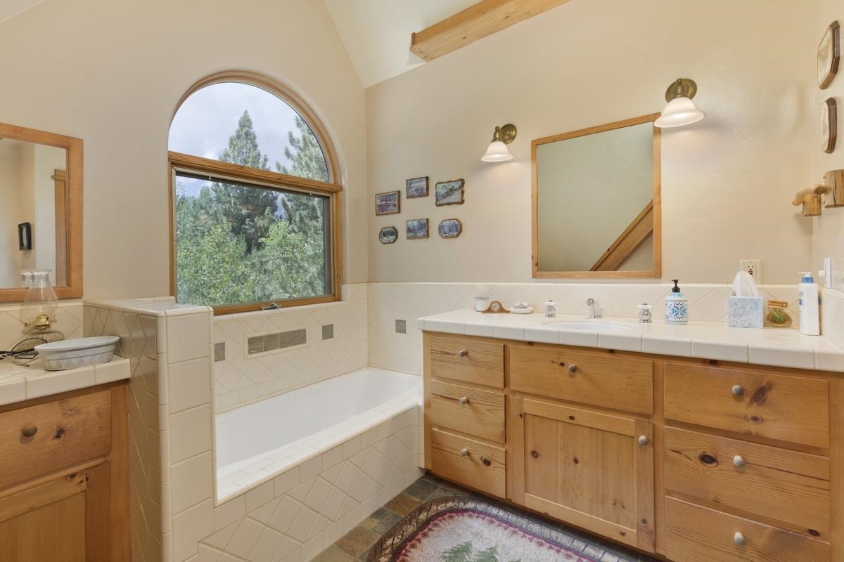 11650 Twin Lakes Road Bridgeport, CA 93517 - Photo 24 of 39 Bathroom with vanity, a bath, and lofted ceiling