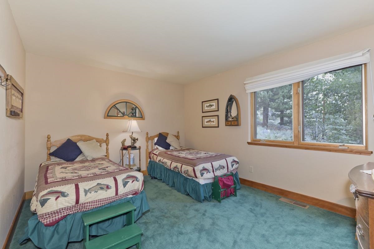 11650 Twin Lakes Road Bridgeport, CA 93517 - Photo 31 of 39 Carpeted bedroom with baseboards