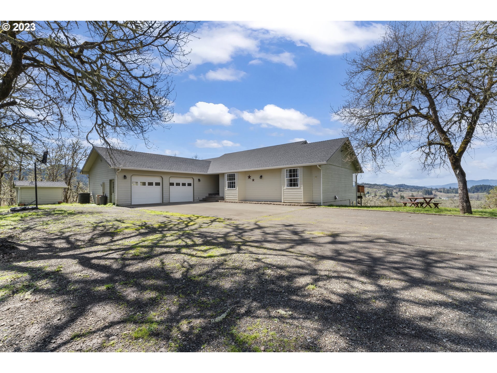 1722 Plat K Road Sutherlin, OR 97479 - Photo 1 of 32 a big room with table and chairs