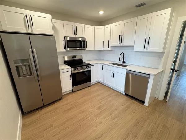 $2,750 | 1516 59th Street North, St. Petersburg, FL 33710