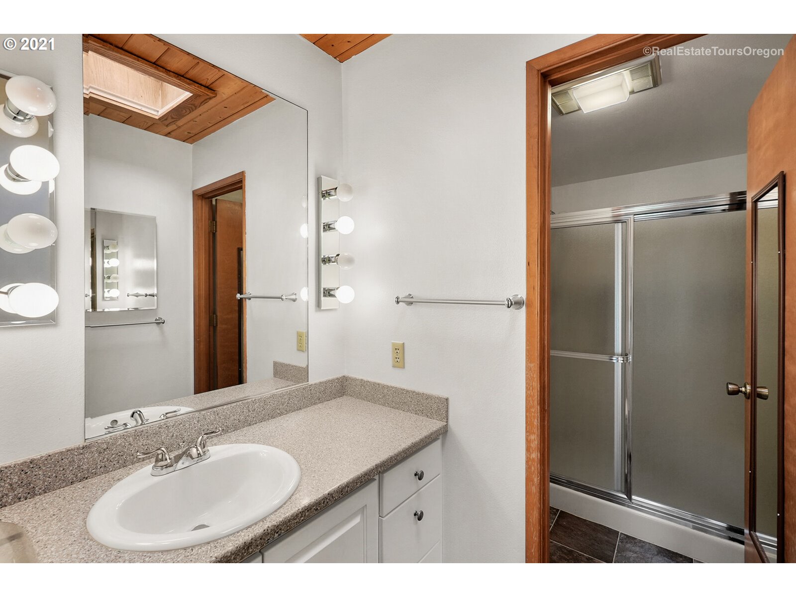 7972 Southwest Scholls Ferry Road Beaverton, OR 97008 - Photo 13 of 25 Gallery Image 13