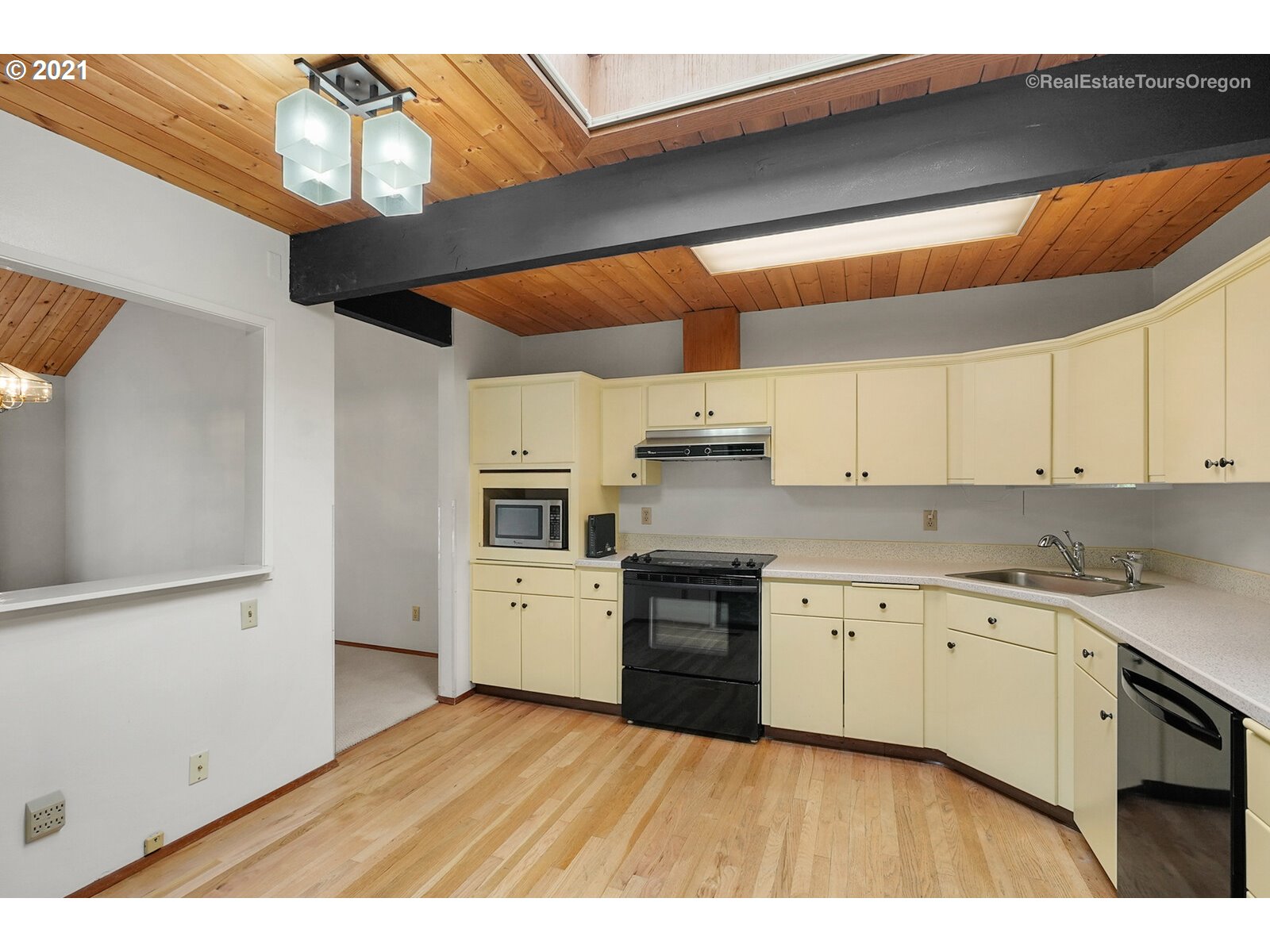 7972 Southwest Scholls Ferry Road Beaverton, OR 97008 - Photo 4 of 25 Gallery Image 4
