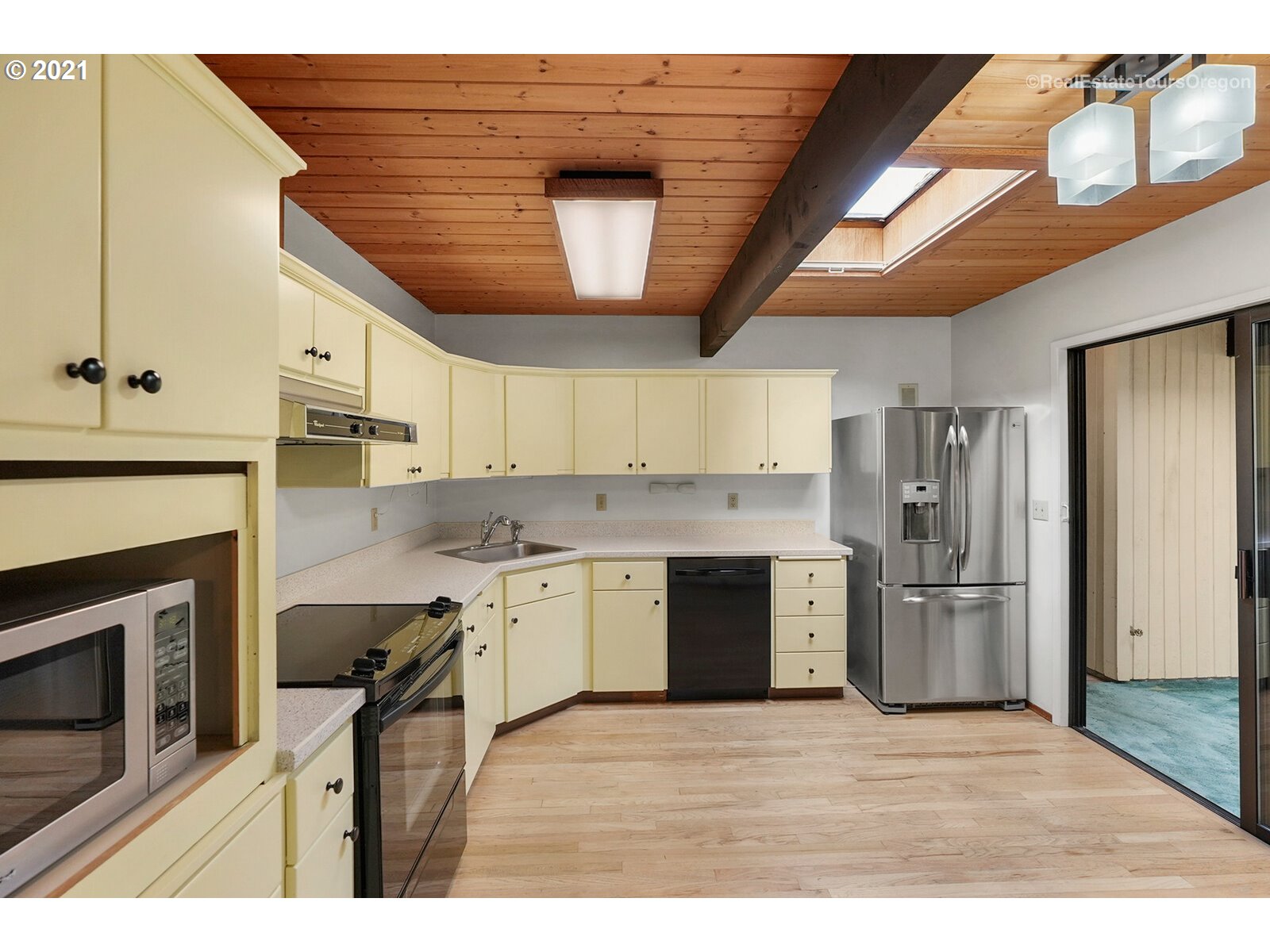 7972 Southwest Scholls Ferry Road Beaverton, OR 97008 - Photo 5 of 25 Gallery Image 5