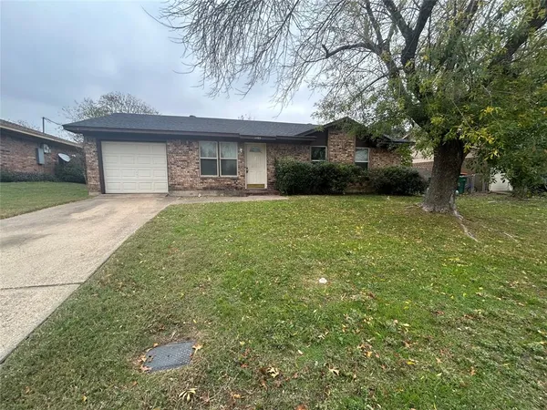 $1,950 | 1105 Saturn Drive, Cedar Hill, TX 75104