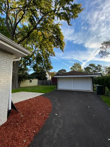 $3,950 | 221 Nordica Avenue, Glenview, IL 60025