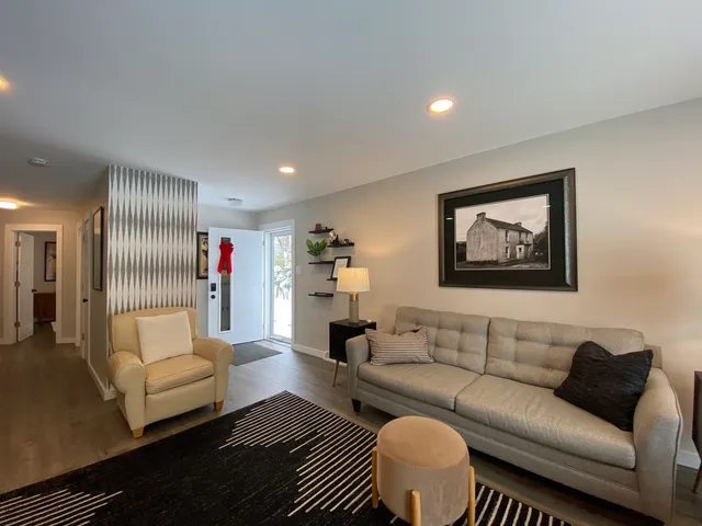 $3,950 | 221 Nordica Avenue, Glenview, IL 60025