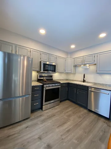 $3,950 | 221 Nordica Avenue, Glenview, IL 60025