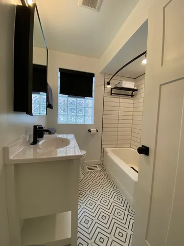 $3,950 | 221 Nordica Avenue, Glenview, IL 60025