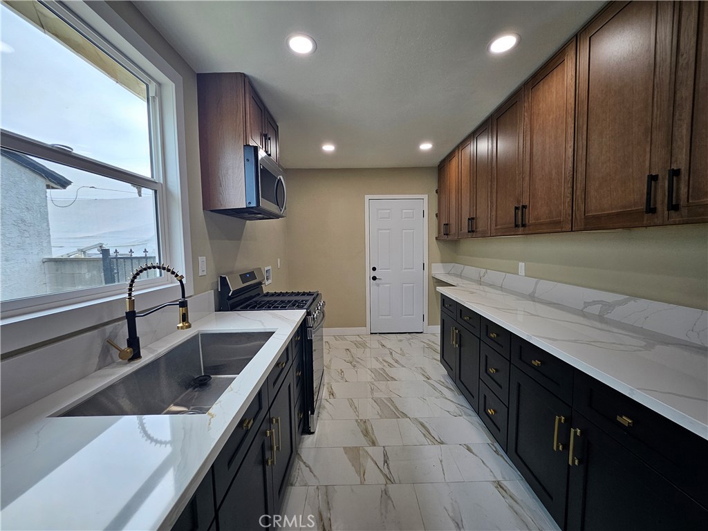 1313 South California Avenue Compton, CA 90221 - Photo 13 of 20