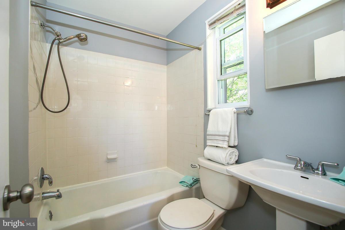 2824 Radius Road Silver Spring, MD 20902 - Photo 17 of 29 Bath (Master)