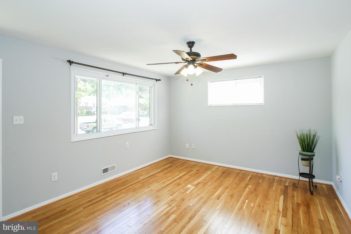 2824 Radius Road Silver Spring, MD 20902 - Photo 5 of 29 Living Room