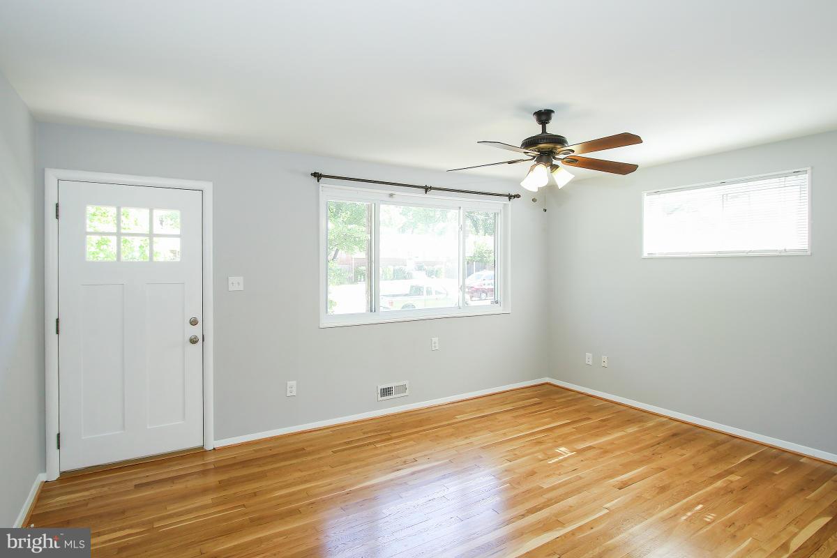2824 Radius Road Silver Spring, MD 20902 - Photo 6 of 29 Living Room