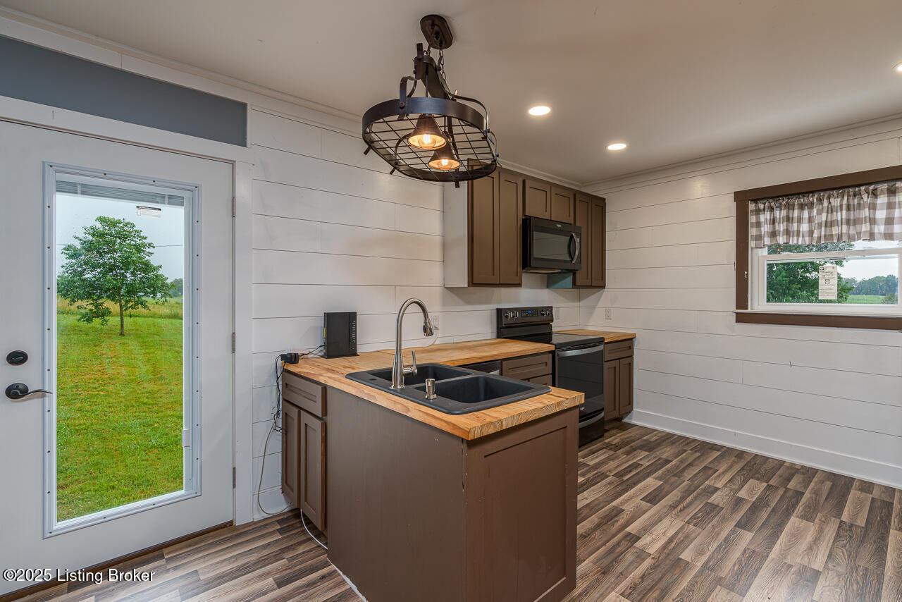 305 Curry Road Summersville, KY 42782 - Photo 6 of 23 DSC08731-Edit