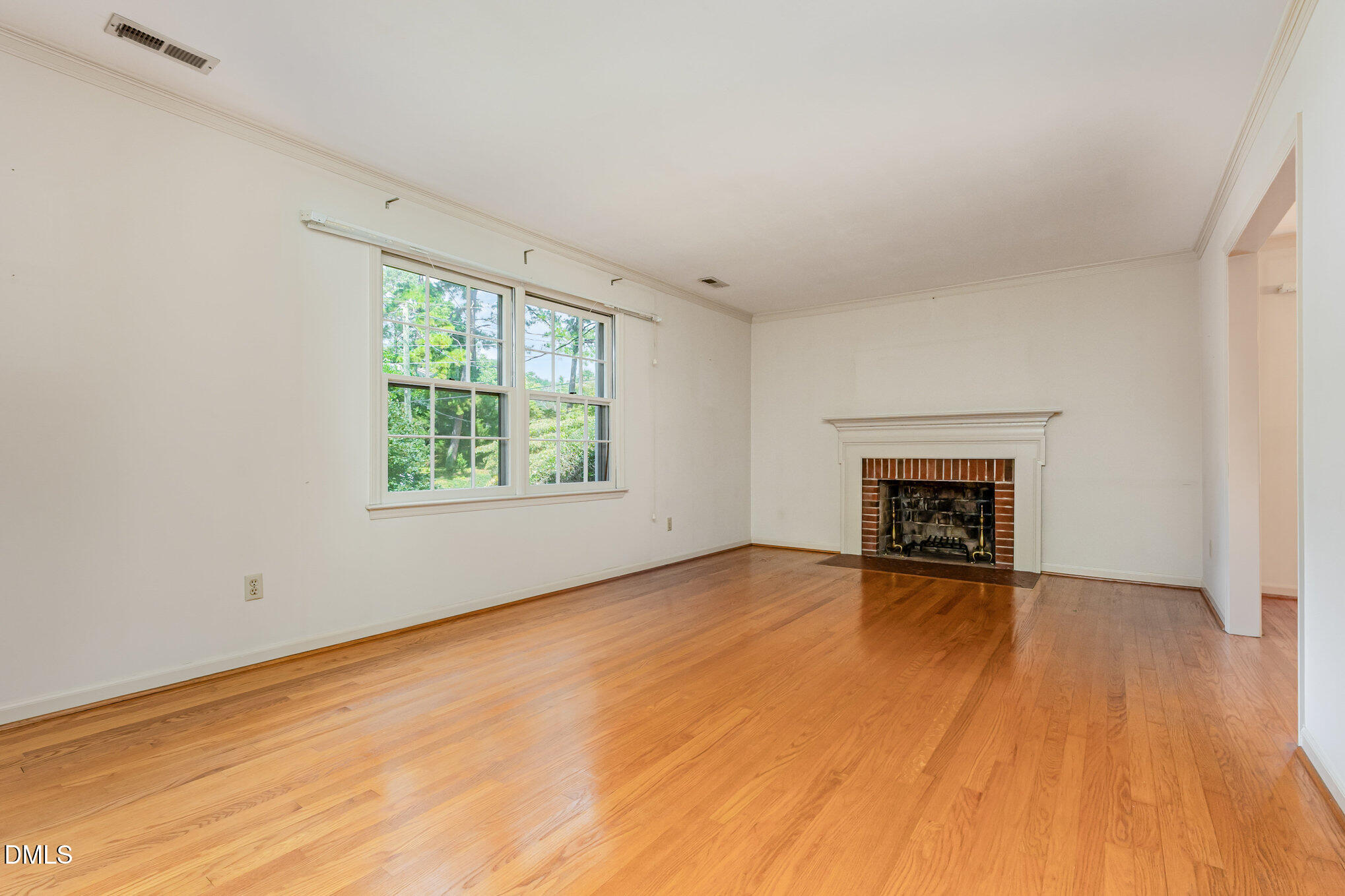 913 Merwin Road Raleigh, NC 27606 - Photo 11 of 28 Living Room