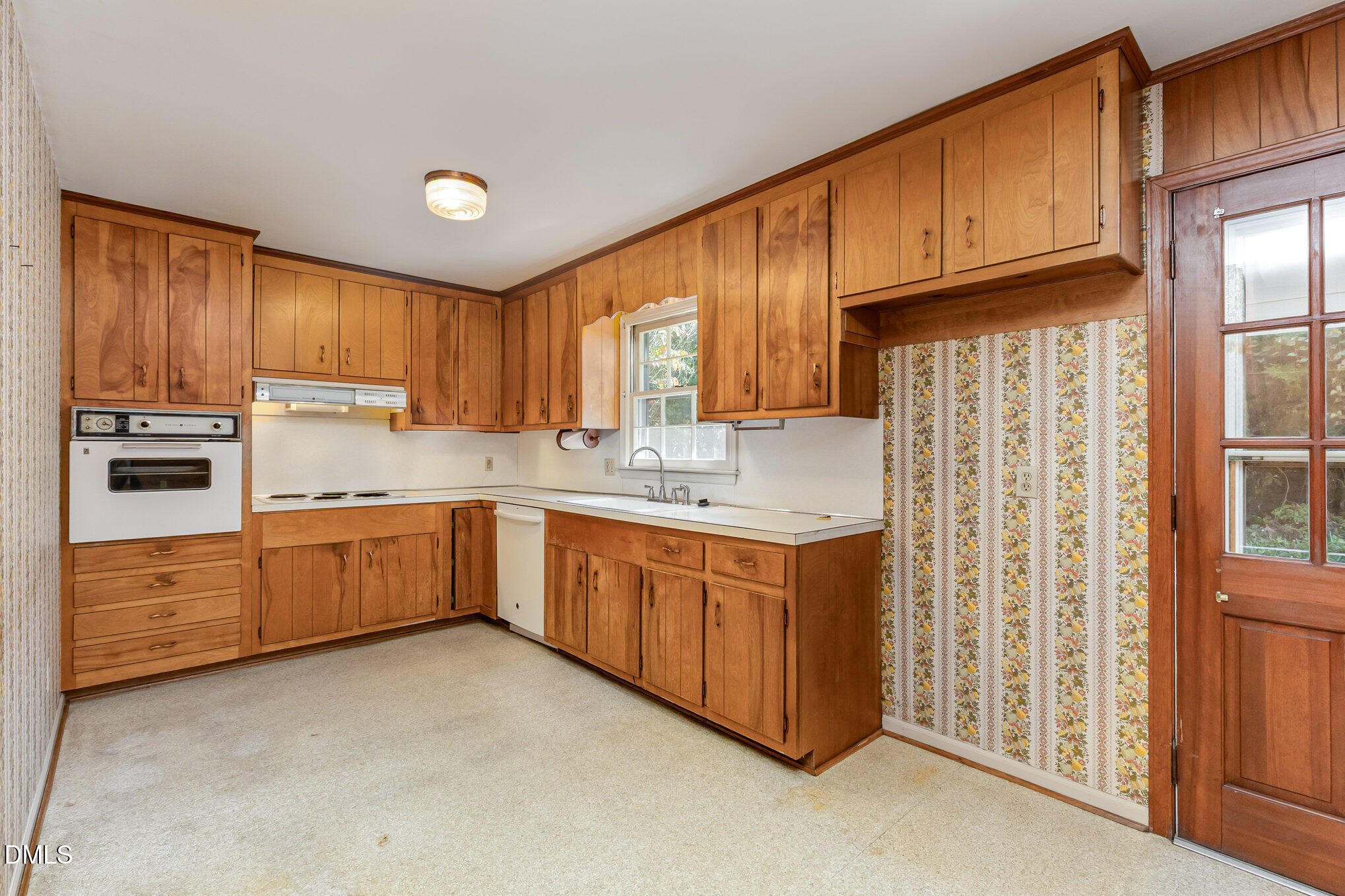 913 Merwin Road Raleigh, NC 27606 - Photo 13 of 28 kitchen